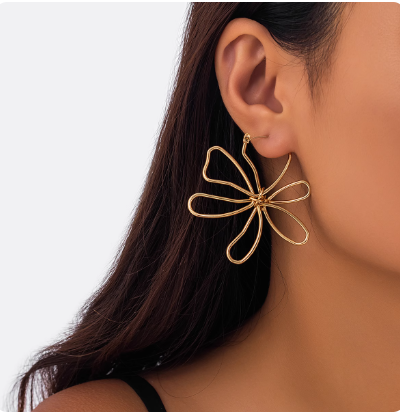 Petal Outline Hoop Earrings – Gold